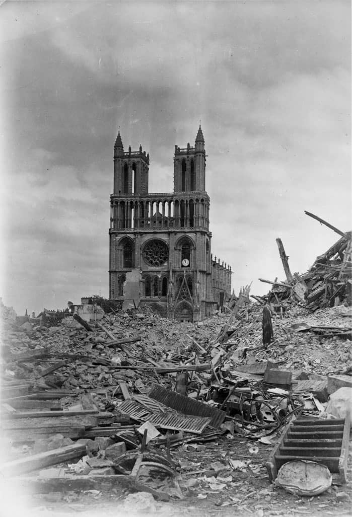 Apres-le-bombardement-du-30-mai-1944